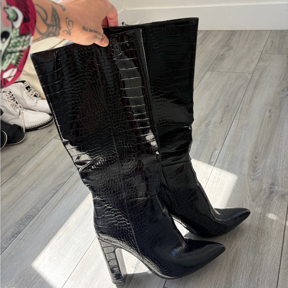 Elegant Black Croc-Embossed Heeled Boots